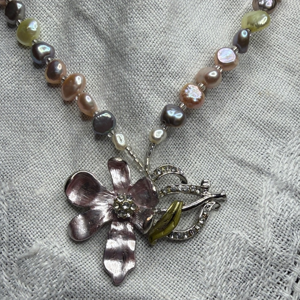 Handcrafted Pink Pearl Necklace with Floral Pendant & Earring